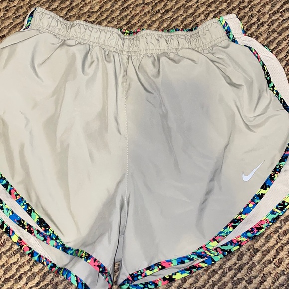 light gray nike shorts